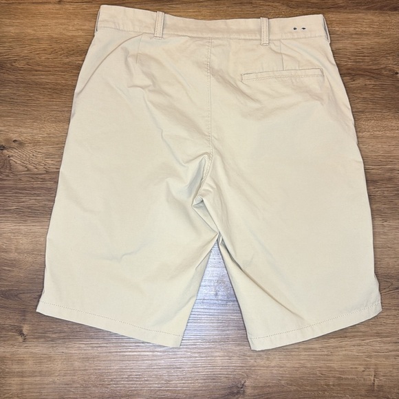 J. Crew Flex Revington Tan Khaki Stretch Flat Front 10.5” Inseam Men’s 30 Shorts - Picture 2 of 7